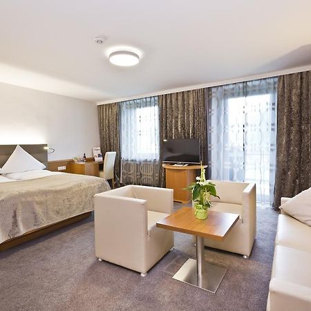 Stadthotel Goldenes Schiff บาดอิสชิล ภายนอก รูปภาพ