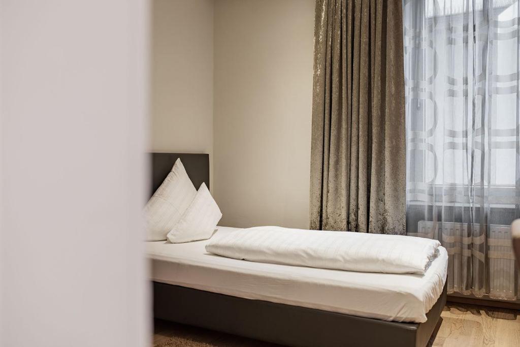 Stadthotel Goldenes Schiff บาดอิสชิล ภายนอก รูปภาพ