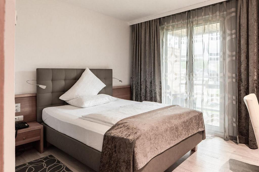 Stadthotel Goldenes Schiff บาดอิสชิล ภายนอก รูปภาพ