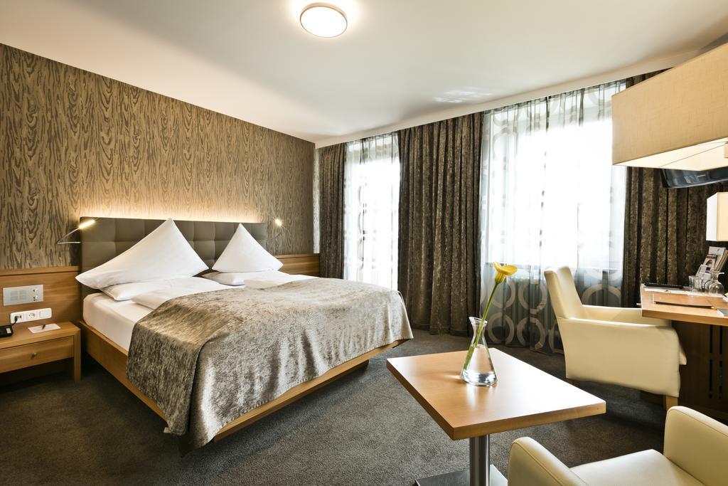 Stadthotel Goldenes Schiff บาดอิสชิล ภายนอก รูปภาพ