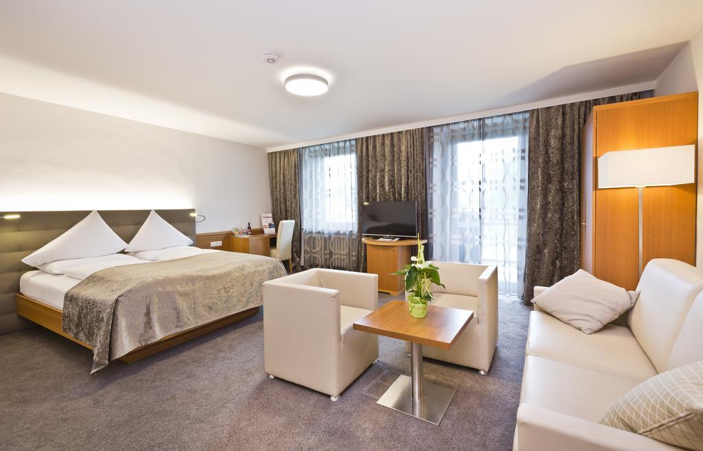 Stadthotel Goldenes Schiff บาดอิสชิล ภายนอก รูปภาพ