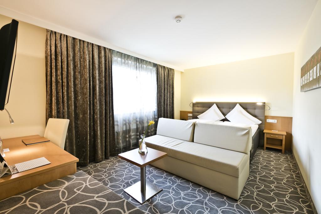Stadthotel Goldenes Schiff บาดอิสชิล ภายนอก รูปภาพ