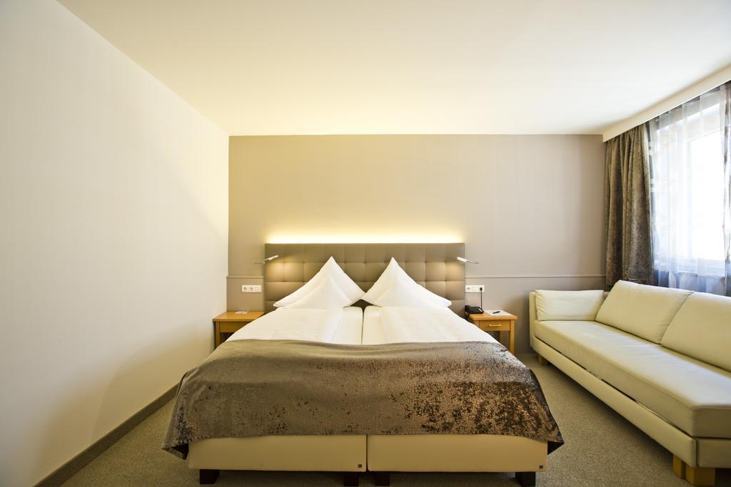 Stadthotel Goldenes Schiff บาดอิสชิล ภายนอก รูปภาพ