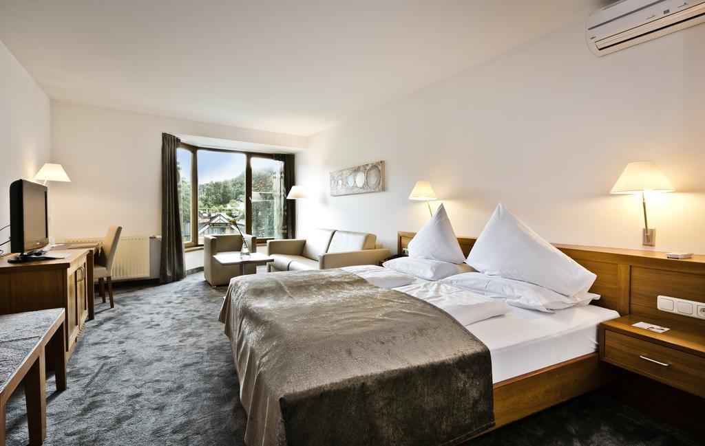 Stadthotel Goldenes Schiff บาดอิสชิล ภายนอก รูปภาพ