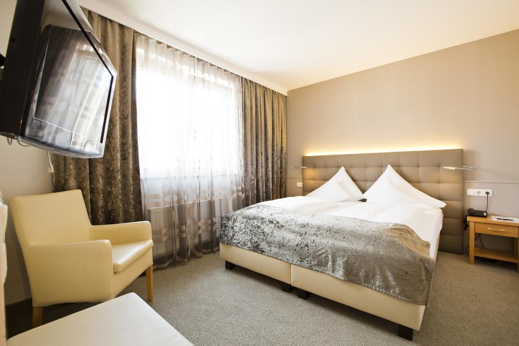 Stadthotel Goldenes Schiff บาดอิสชิล ภายนอก รูปภาพ