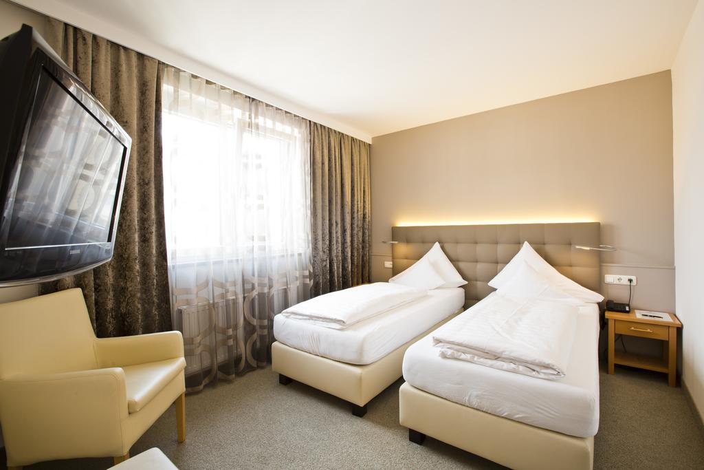 Stadthotel Goldenes Schiff บาดอิสชิล ภายนอก รูปภาพ